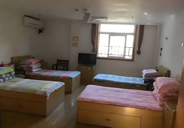 佟丽娅儿子正脸曝光，五官气质超像爸爸